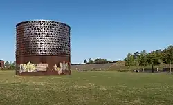 Sculptuur: Appeal to the Youth of all Nations van Olu Oguibe