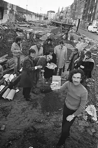 Dhondt begraaft zijn boek (1971)