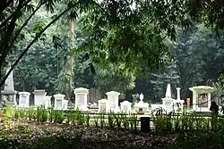 Nederlandse begraafplaats in de bamboetuin