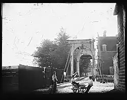 Jacob Olie in 1861, brugnummer boven de achterste hameipoort