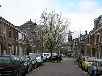 Bollenhofsestraat met in de verte de Nieuwe Kerk