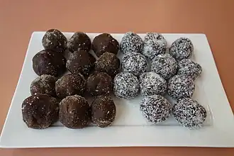 Bolo pretu, links gember, rechts met kokos