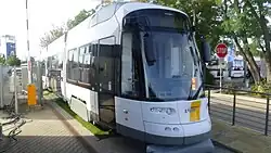 Een van de eerste 2 Flexity 2 stellen voor De Lijn.