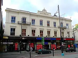 Het pand van het voormalige warenhuis