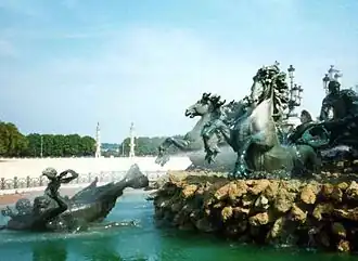 Een van de monumentale fonteinen op Place des Quinconces