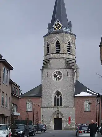 Voorzijde van de Onze-Lieve-Vrouw-en-Sint-Leodegariuskerk