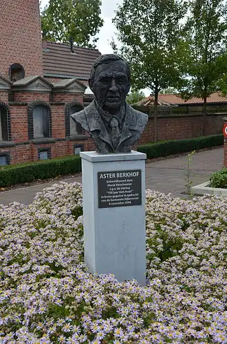 Borstbeeld van Aster Berkhof in St-Jozef-Rijkevorsel