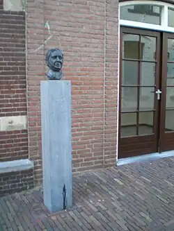 Borstbeeld Toon Hermans