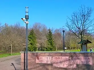 Het Bosco delle Querce ('Eikenbos'), aangelegd na de ramp, waarin tanks met vervuild materiaal liggen begraven