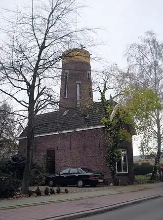 Watertoren met huis