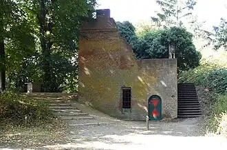 De oude boswachterswoning in de ringbrugwal op de Heimenberg