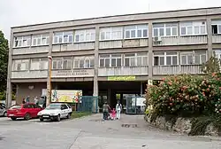 De ingang van de tuin.