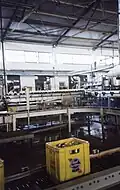 Bier op een productielijn in de Zhaoqingbrouwerij in 1999
