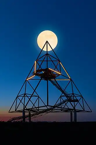 De uitkijktoren Tetraeder, symbool voor Bottrop.