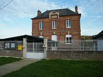 Gemeentehuis en school