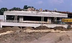 Bouw van een brugdeel, augustus 1983