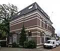 Woonhuis/winkelpand in neorenaissancestijl met art deco glas-in-lood