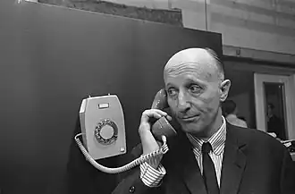 Dick Swidde als Buurman Boordevol in Ja zuster, nee zuster in 1966