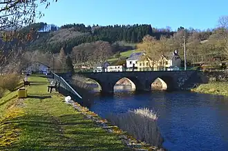 Stenen brug over het riviertje de Our in Ouren