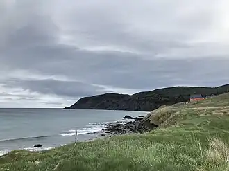 De inham Branch Cove met in de achtergrond de kliffen van Branch Head