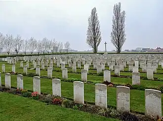 Overzicht met het Cross of Sacrifice