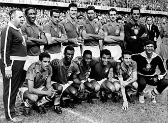 Brazilië 1958: Vicente Feola (trainer), Djalma Santos, Zito, Bellini, Nilton Santos, Orlando, Gilmar - Garrincha, Didi, Pelé, Vava, Zagallo.