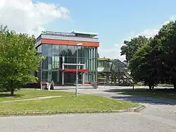 Het stationsgebouw anno 2018 na reconstructiewerken.