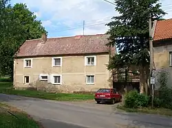 Woning met toegangspoort