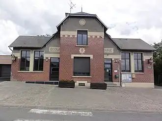 Gemeentehuis en school