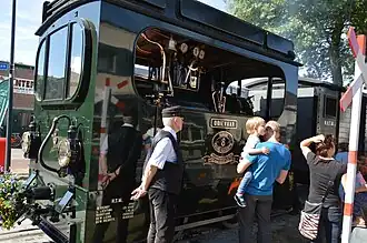 HTM 8 "Ooievaar" op de Speelhuislaan bij de opening van het station