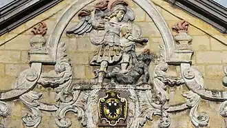 Fronton van het eerste stadhuis