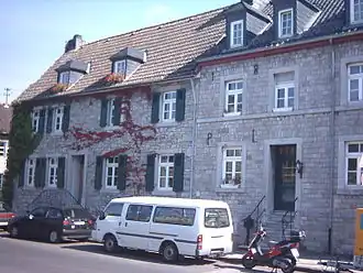 Huizen in blauwe hardsteen