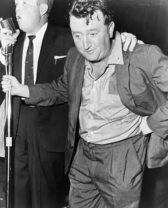 Brendan Behan in de Jager House Ballroom in New York (1960)