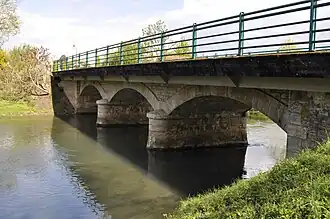Brug over de Bèze in Bezouotte