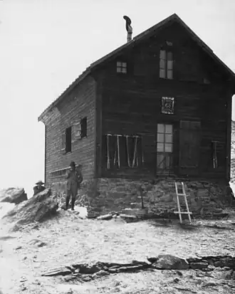 De eerste houten berghut (1921)