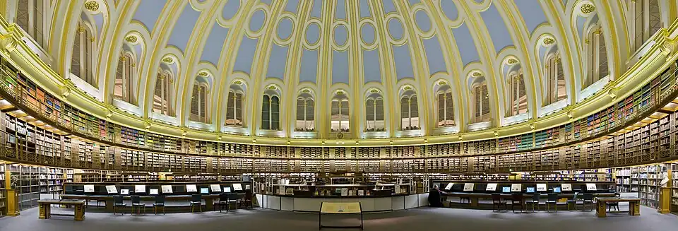 Een panorama van bijna 180 graden van het interieur van de Reading Room