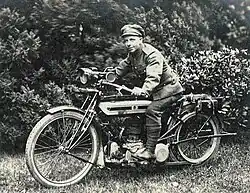 Het Triumph Model H was de lieveling van de Britse motorordonnansen. Het verdiende de bijnaam "Trusty Triumph", die Triumph nog jaren als reclameslogan gebruikte.