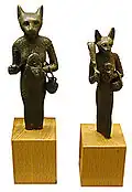 Twee figuren van Bastet