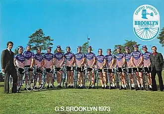Wielerploeg Brooklyn in 1973. De man rechts is manager Franco Cribiori, onder de middelste boom Roger De Vlaeminck (links) en Patrick Sercu