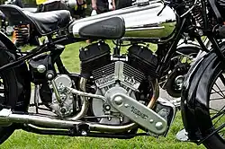 Halverwege de jaren dertig ging George Brough de Matchless-V-twin gebruiken voor zijn Brough Superior SS 80. Voor de SS 100 bleef hij trouw aan JAP