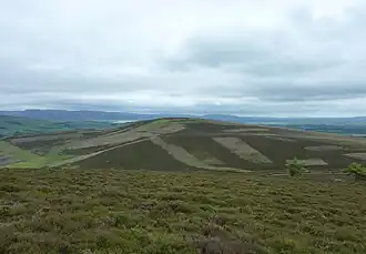 De Brown Caterthun gezien vanaf de White Caterthun.