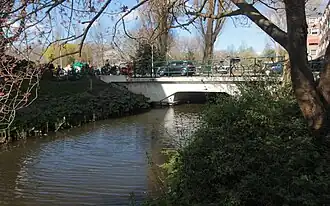 Brug 436 gezien naar de Gooiseweg. April 2017