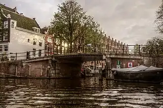 De Henrick de Keijserbrug gezien vanaf de Amstel. Augustus 2017