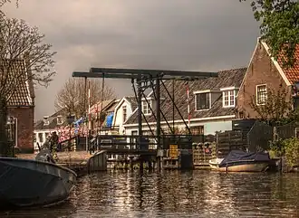 Heinkuitenbrug, gezien naar het westen. April 2013