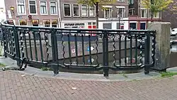 Gietijzeren leuning en granieten baluster (november 2018)