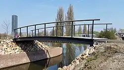 Brug 2229 (april 2019) met in de achtergrond Amstel Tower