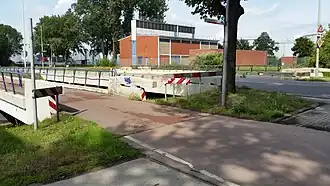 Brug 330 (augustus 2018) Op de voorgrond de zuidelijke fietsbrug