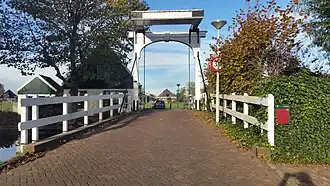 Bakkersbrug (november 2018) met links de voormalige bakkerij