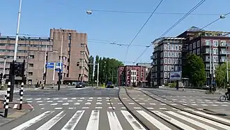 Zoutmanbrug in mei 2018 links Golden Tulip; rechts woningen