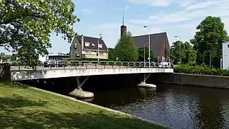 Brug 418 met Vrijburg (kerk) (mei 2018)